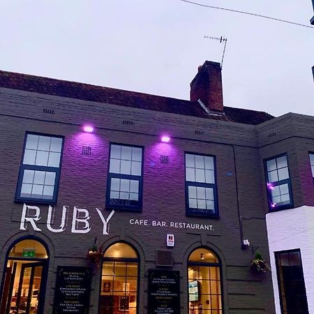 Oyo Ruby Pub & Hotel Brighton Екстер'єр фото